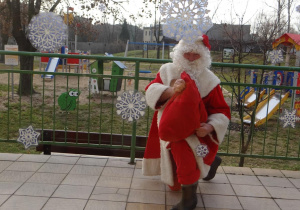 Mikołaj z workiem prezentów